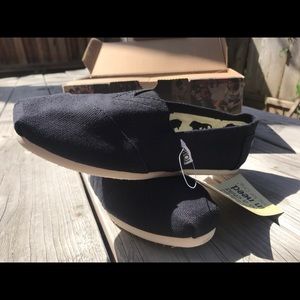 🔥NWT TOMS BLACK CANVAS CLASSIC WOMENS SHOES🔥
